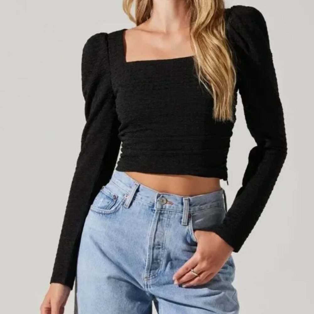 ASTR Textured Knit Puff Sleeve Top